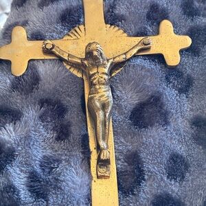 Vintage solid brass crucifix 6.75”. Wall hang